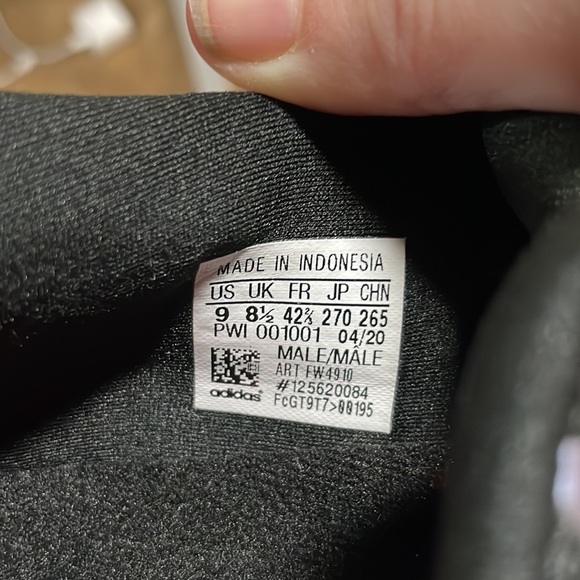 Adidas mens Boost Core Black sneakers size 9 - Picture 8 of 8